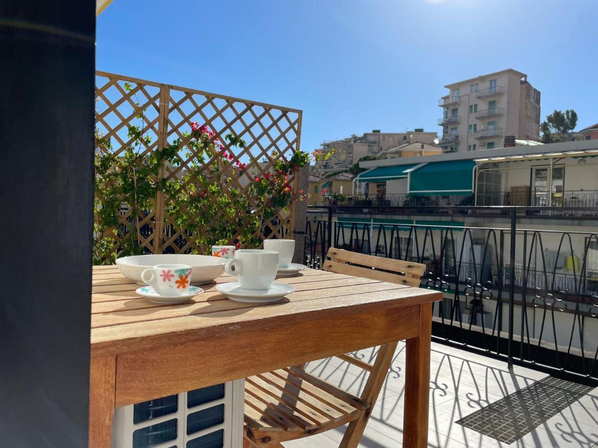 Wh - Cuore Home - Attico Monolocale Con Parcheggio Gratuito - 5 Minuti Dal Centro - Wifi Sanremo Dış mekan fotoğraf