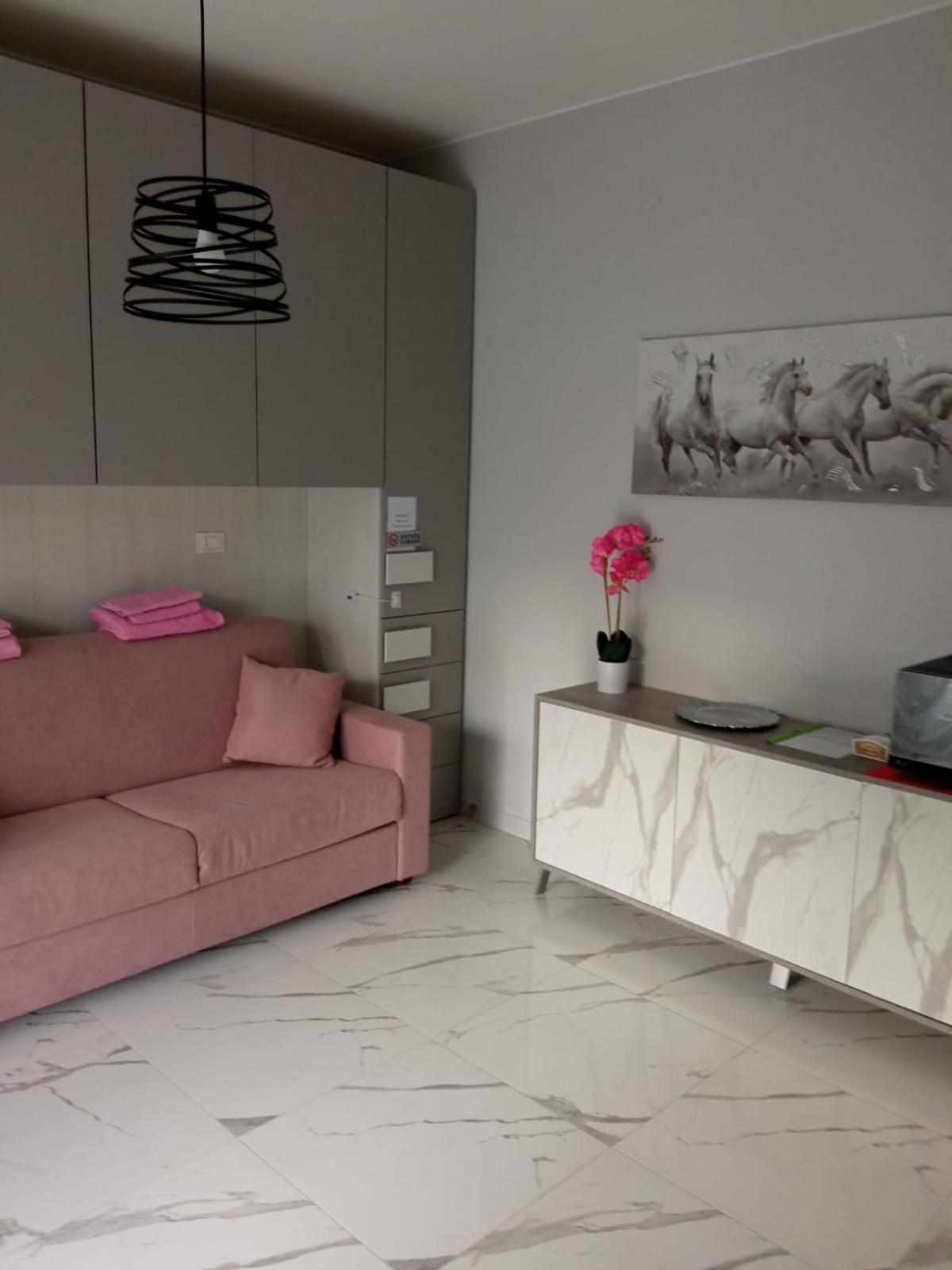 Wh - Cuore Home - Attico Monolocale Con Parcheggio Gratuito - 5 Minuti Dal Centro - Wifi Sanremo Dış mekan fotoğraf