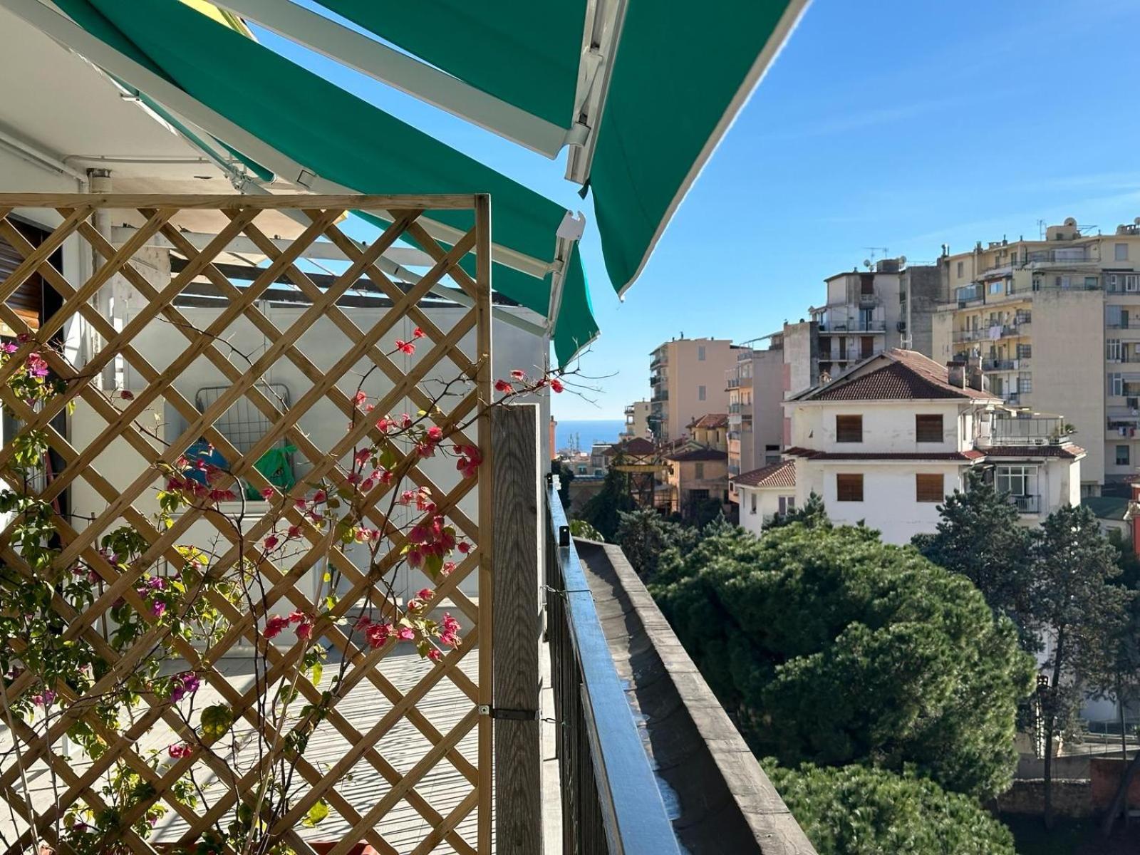 Wh - Cuore Home - Attico Monolocale Con Parcheggio Gratuito - 5 Minuti Dal Centro - Wifi Sanremo Dış mekan fotoğraf