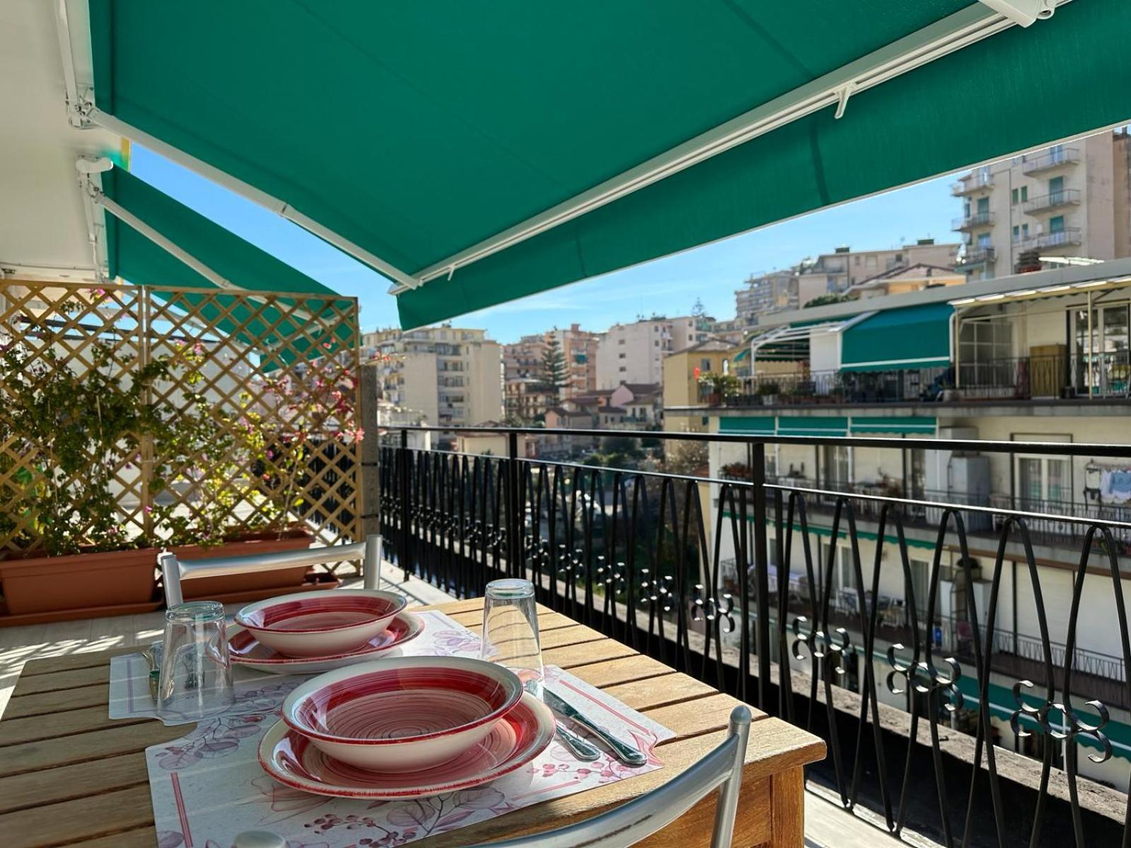 Wh - Cuore Home - Attico Monolocale Con Parcheggio Gratuito - 5 Minuti Dal Centro - Wifi Sanremo Dış mekan fotoğraf